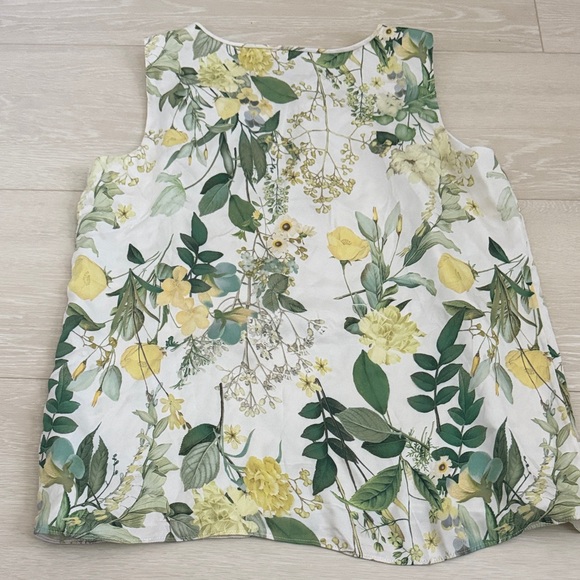 Classiques Entier Floral Sleeveless Silk Blouse - White and Yellow - Picture 7 of 7